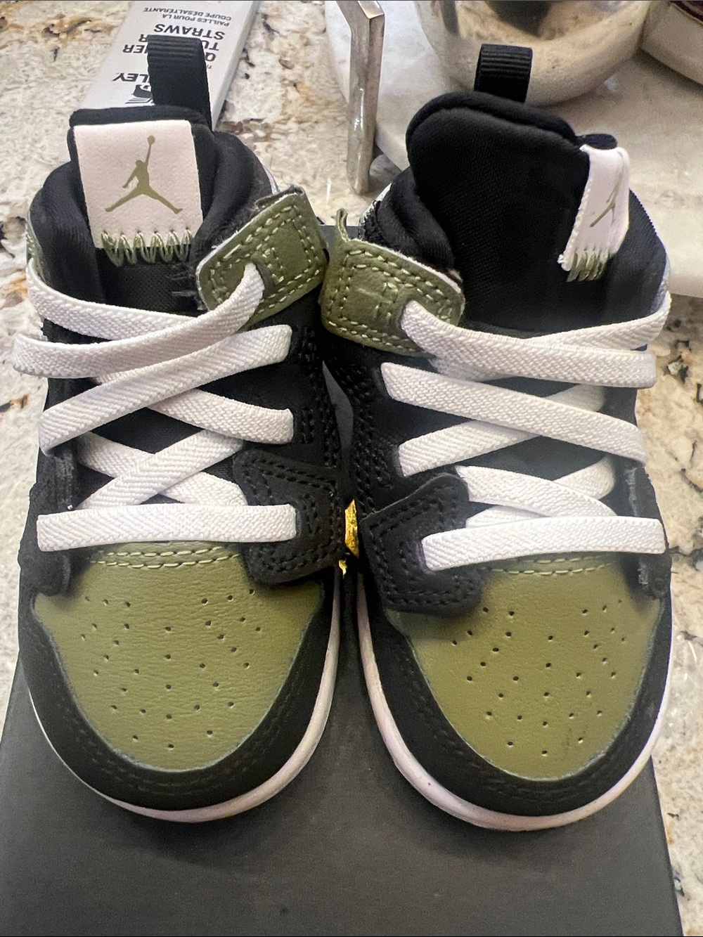 Jordan Kids' Low-Top Sneakers in Olive Green, Black and White